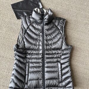 Women’s goose down, packable silver vest. Bernardo, like new, S